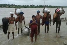 Ibu Hamil Merenangi Sungai yang Banjir agar Bisa Melahirkan di RS
