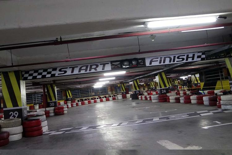 Arena gokar Speedy Karting kini resmi menggunakan lokasi baru indoor di area parkir Plaza Semanggi lantai 8, Jakarta Selatan., Kamis (11/1/2018). Sebelumnya berada di Hanggar Teras, Pancoran, Jakarta Selatan, sejak 2001. 