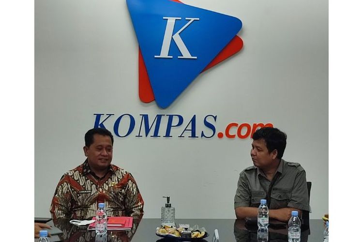 Bupati Banyuasin Askolani Jasi dalam kunjungan media di kantor Kompas.com, Jumat (17/2/2023)