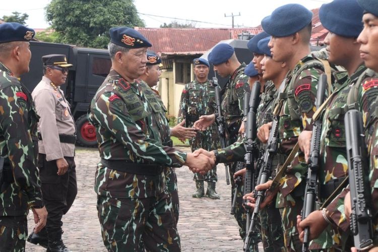 Kapolda Bengkulu melepas 103 Brimob ke Papua menajalani operasi amole, Selasa (9/4/2024)