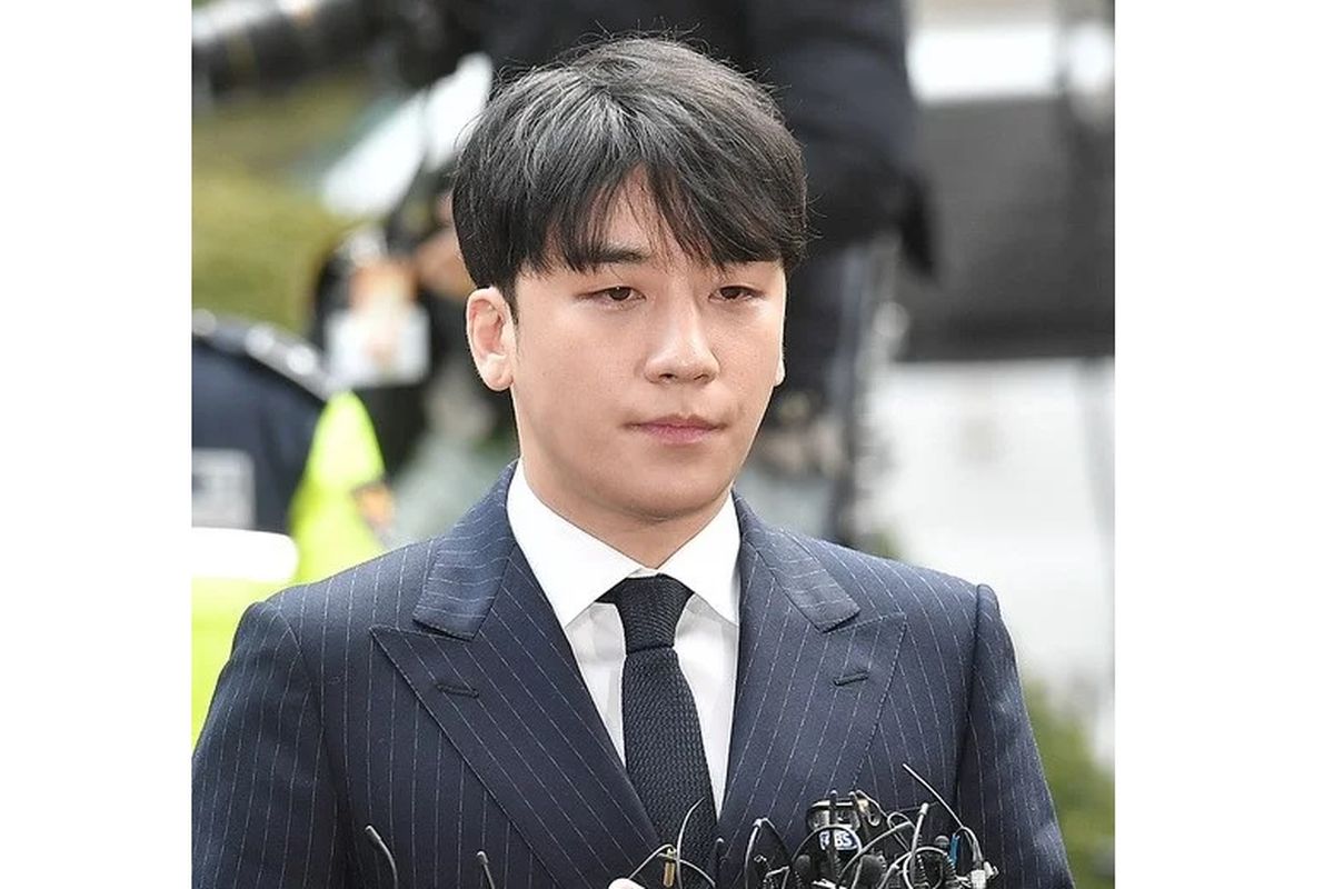 Penyanyi Korea Selatan, Seungri, saat tiba di Seoul Metropolitan Police Office, Korea Selatan, Kamis (14/3/2019) pukul 14.00 waktu setempat.