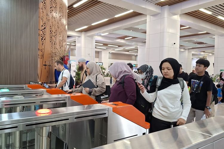 1.150 Turis Malaysia Naik Whoosh Tiap Hari