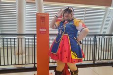 Cosplayer dari Bekasi Curi Perhatian Saat Jajal LRT Jabodebek