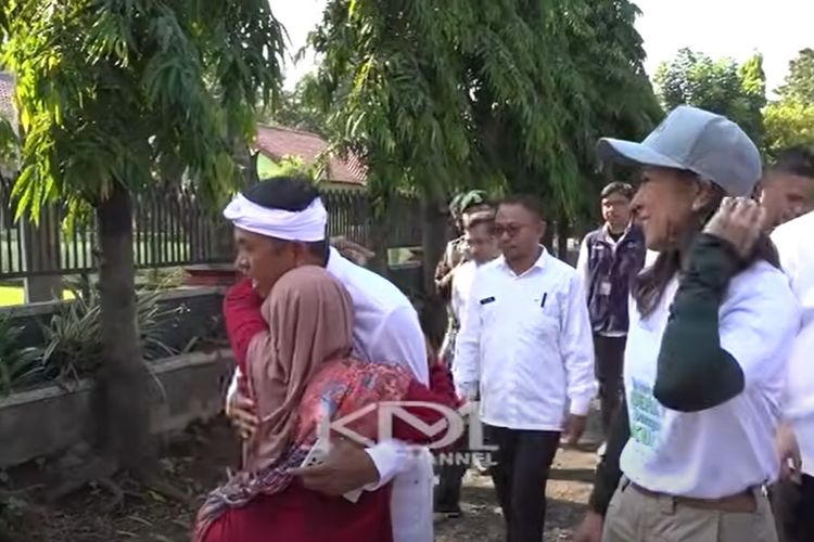 Tangis Pedagang Nasi dan Semangat Anak-anak, Kisah Humanis di Balik Kunjungan Dedi Mulyadi ke Barak Militer