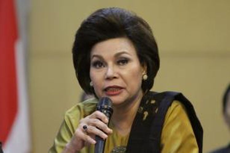 Pimpinan terpilih KPK periode 2015-2019, Basaria Panjaitan, pada acara serah terima jabatan, di Gedung KPK, Jakarta, Senin (21/12/2015).