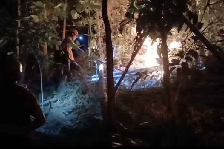 Gunung Margatapa Majalengka Terbakar, Petugas Terkendala Medan Curam dan Minim Air