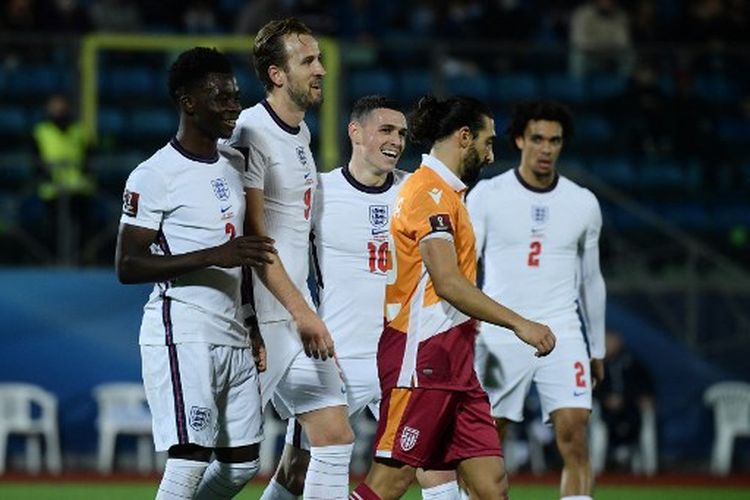 Harry Kane (tengah) merayakan golnya bersama rekan satu timnya pada laga terakhir Grup I Kualifikasi Piala Dunia 2022 Zona Eropa yang mempertemukan San Marino vs Inggris di Stadion Olimpico San Marino, Selasa (16/11/2021) dini hari WIB.