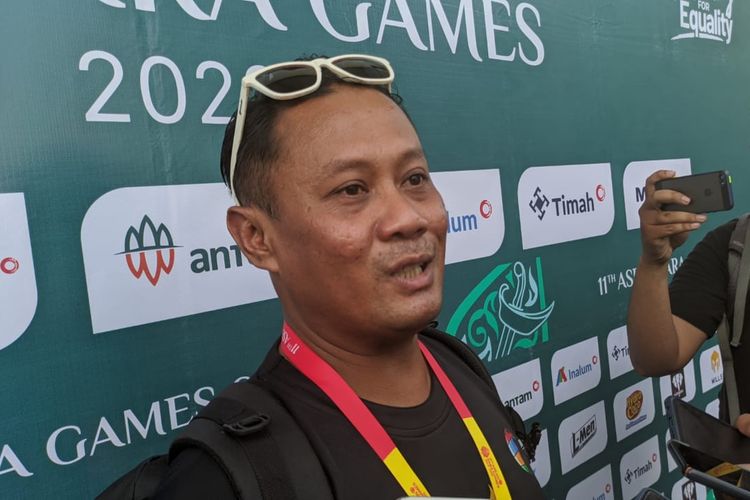 Pelatih tim basket kursi roda atau wheelchair 3x3 putra Indonesia, Fajar Brillianto. Indonesia berhasil meraih medali perunggu pada cabor basket kursi roda 3x3 putra ASEAN Para Games 2022 yang saat ini sedang dilangsungkan di Solo, 30 Juli-6 Agustus 2022.