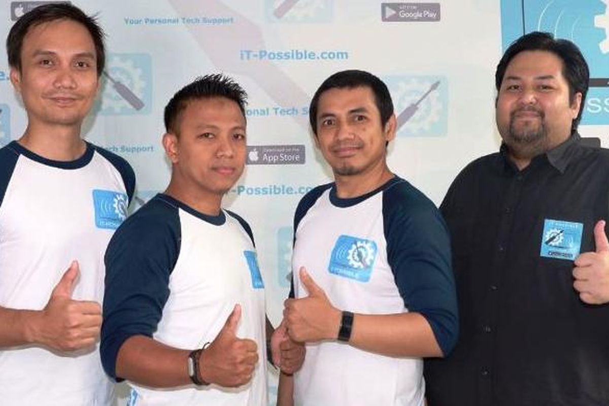 Dari kiri ke kanan, Maradona (CEO & Founder), Sudarsono (Co-founder), Fery (Co-founder), Afrian (Co-founder) saat soft launch aplikasi iT-Possible