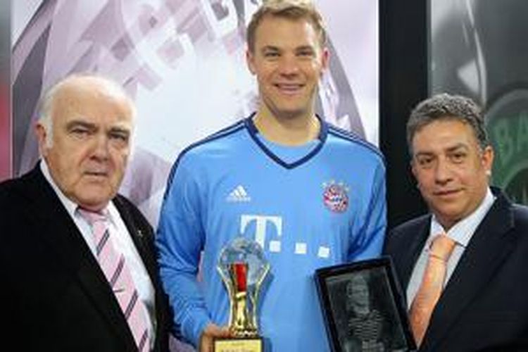Manuel Neuer terpilih sebagai Olahragawan Terbaik Eropa dan Dunia Tahun Ini, Rabu (20/5/2015). 