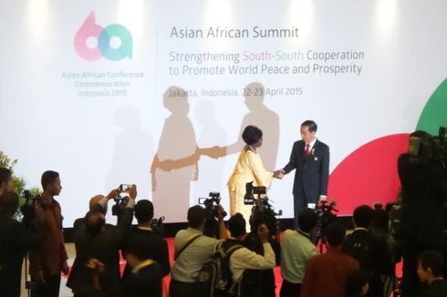 Gaya Jokowi Sambut Para Tamu Konferensi Asia Afrika  