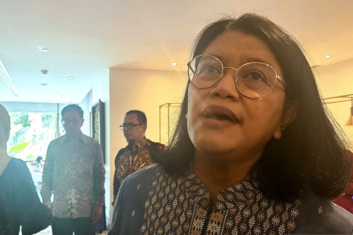Direktur Jenderal Farmasi dan Alat Kesehatan Lucia Rizka Andalusia di Jakarta, Kamis (23/4/2025). Kemenkes dorong pemanfaatan USG berbasis AI untuk tingkatkan akurasi diagnosis dan tekan angka kematian ibu, bayi, serta kasus kanker payudara.