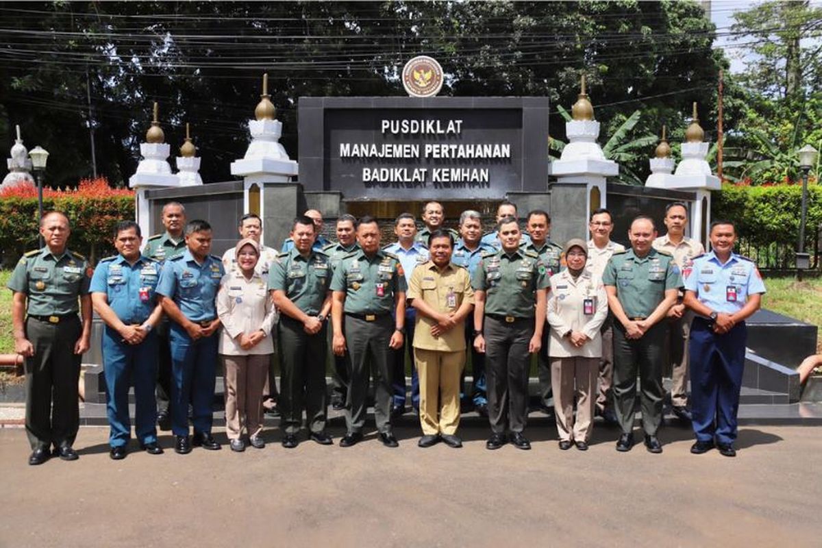 Sekjen Kemendagri Suhajar saat memberikan ceramah di Pusdiklat Jemen Badiklat, Kemenhan.