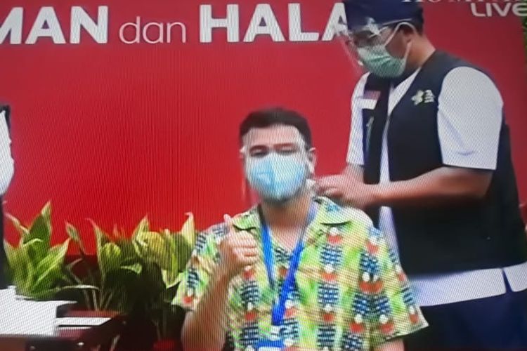 Presenter Raffi Ahmad menerima suntik vaksin dosis kedua hari ini, Rabu (27/1/2021).