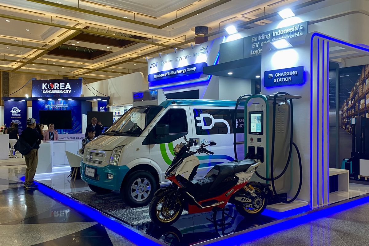 Suasana pameran The 19th Intelligent Transport System (ITS) Asia Pacific Forum 2024 di Jakarta Convention Center (JCC) Senayan, Jakarta Pusat, pada Selasa (28/5/2024).