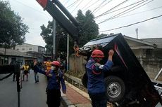 Persneling Belum Netral, Mobil Pikap Terperosok ke Selokan Saat Dihidupkan