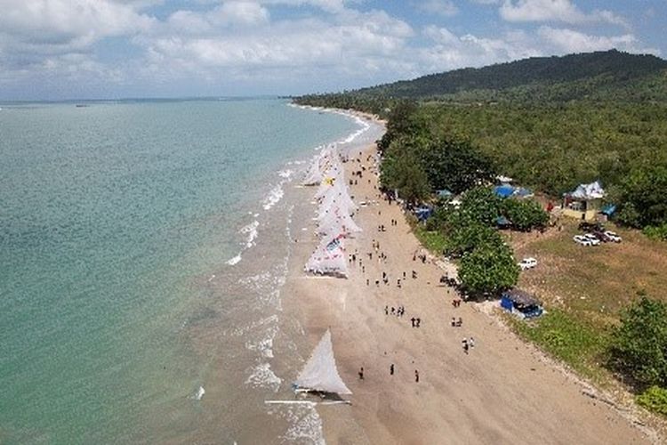 Pantai Teluk Aru.