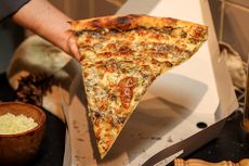 Mengenal Sliced Pizzeria di SCBD, Sajikan Potongan Piza Jumbo