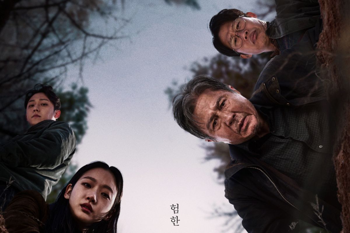 Para bintang film Exhuma (dari kiri) Lee Do Hyun, Kim Go Eun, Choi Min Sik, dan Yoo Hae Jin.
