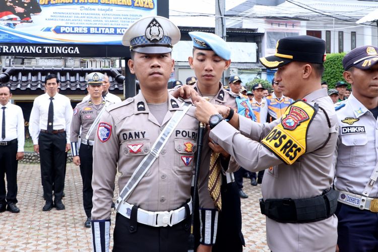 Tilang Manual Operasi Patuh 2026 di Blitar, Mabuk dan Main Ponsel di Jalan Jadi Sasaran