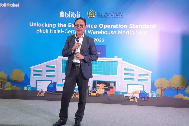 Muhammad Aqil Irham, Kepala BPJPH Kementerian Agama RI, saat Acara Unlocking the Excellence Operation Standard: Blibli Halal-Certified Warehouse Media Visit.