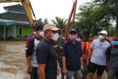 Kata Gubernur Sumut di Lokasi Banjir Medan: Kita Ganggu Alam, Alam akan Ganggu Kita...