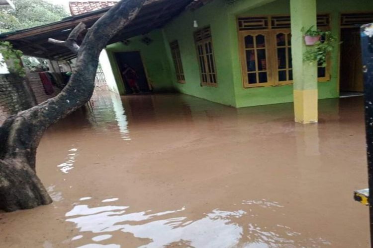 Sembilan Kelurahan di Kota Bima, NTB diterjang banjir bandang pada Minggu (28/11/2021) siang