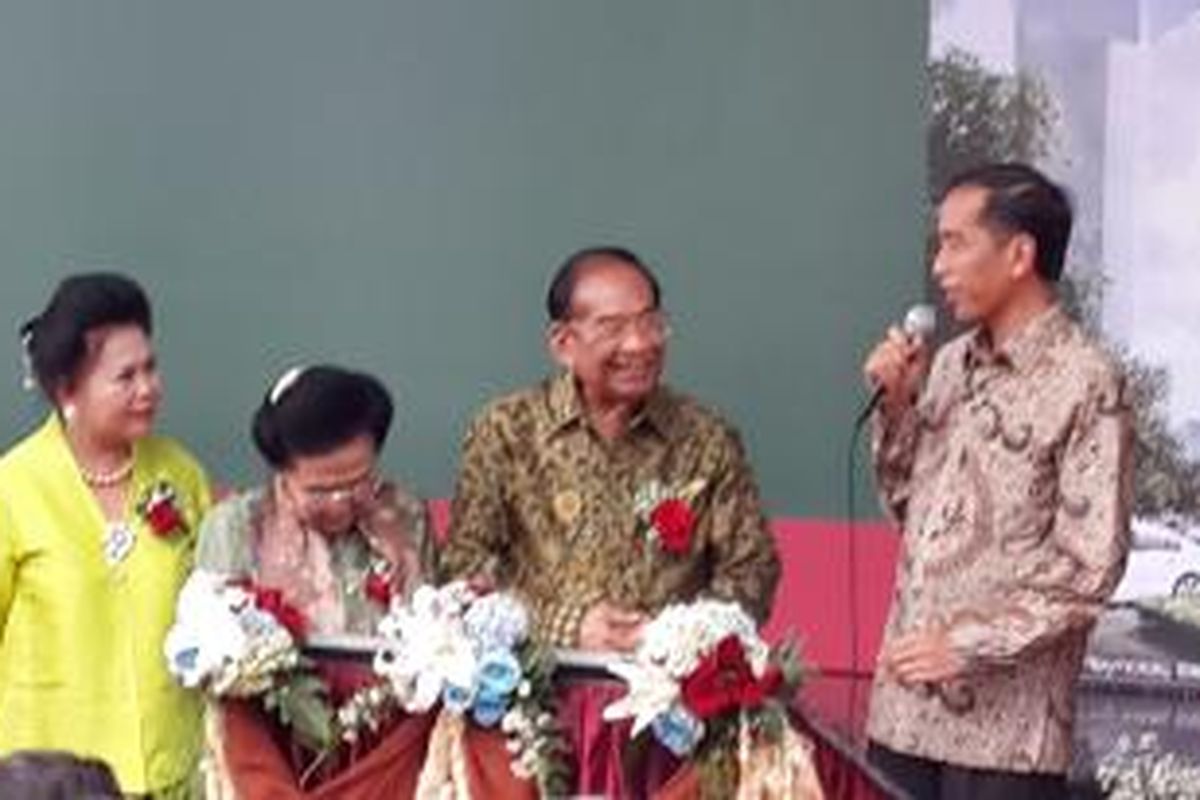 Presiden Republik Indonesia Joko Widodo meresmikan pembukaan gedung perkantoran Sahid Sudirman Center setinggi 59 lantai di Sahid City, Jl Sudirman, Jakarta Pusat, Sabtu (14/3/2015).
