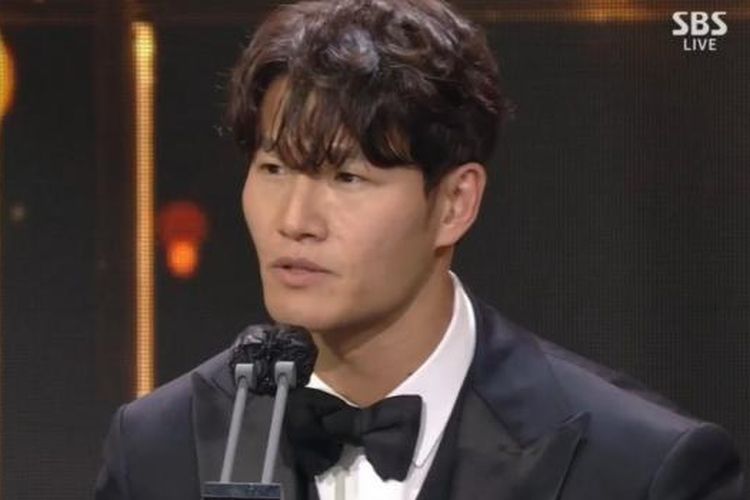 Kim Jong Kook raih Daesang di SBS Entertainment Awards 2020