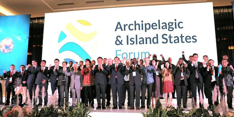 Dua puluh negara pulau dan kepulauan menghadiri The Archipelagic and Island States Forum (AIS) yang membahas inisiatif mitigasi perubahan iklim serta perlindungan laut di Manado.