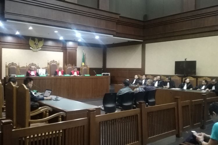 Majelis hakim pada Pengadilan Tindak Pidana Korupsi Jakarta menyatakan Direktur PT Cahaya Sakti Agro (CSA) Chandry Suanda alias Afung beserta dua rekannya bernama Zulfikar dan Doddy Wahyudi bersalah melakukan tindak pidana korupsi.