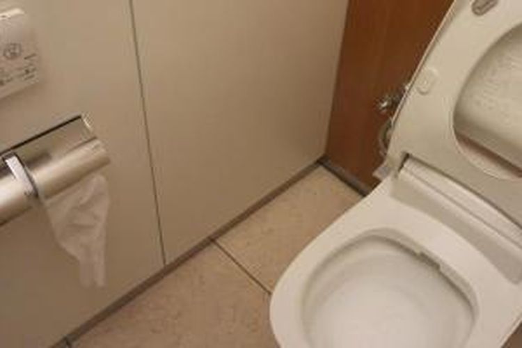 Toilet di Jepang.