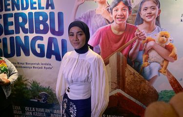 Bintangi Jendela Seribu Sungai, Olla Ramlan Kenang Rumah Masa ...