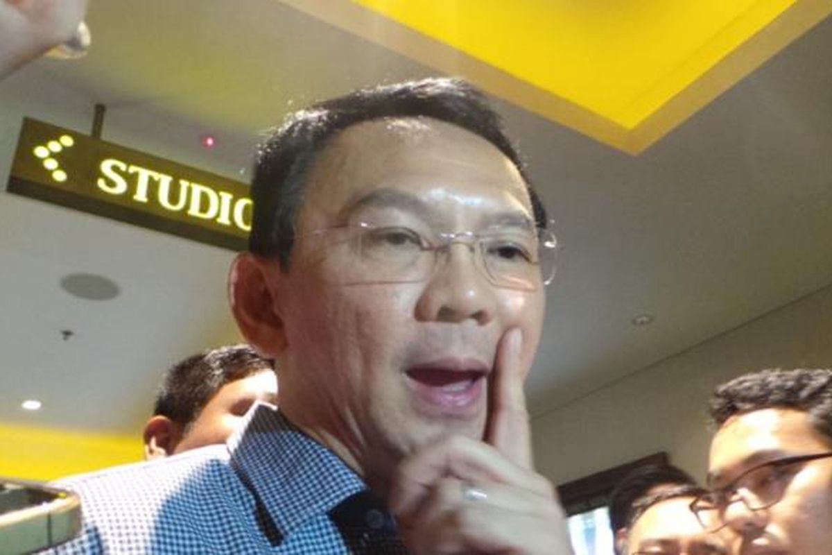 Calon gubernur DKI Jakarta Basuki Tjahaja Purnama atau Ahok usai nonton bareng 