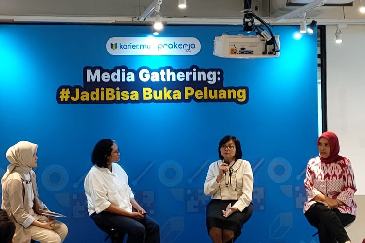 Direktur Eksekutif Manajemen Pelaksana (PMO) Kartu Prakerja, Denni Puspa Purbasari menyampaikan paparan di acara media gathering bersama Karier.mu di Jakarta, Kamis (15/6/2023).