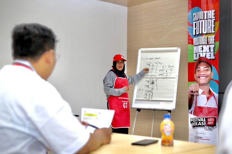 FEVOSH 2025 digelar sebagai bentuk keberlanjutan sinergi antara dunia pendidikan dan dunia industri otomotif roda dua. 