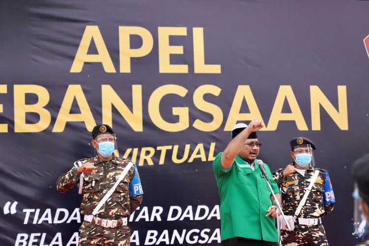 Ketua Umum Pimpinan Pusat GP Ansor, Yaqut Cholil Qoumas atau akrab disapa Gus Yaqut saat memberikan orasi pada Apel Kebangsaan Virtual Banser, di Kabupaten Rembang, Jawa Tengah, Minggu (29/11/2020). 