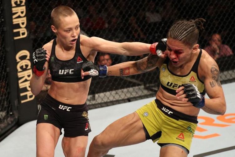 Jessica Andrade (kanan) saat mengalahkan Rose Namajunas