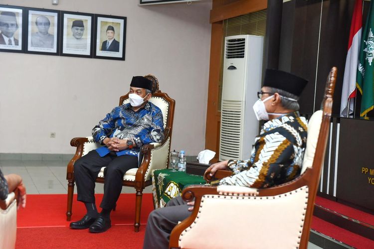 Presiden Partai Keadilan Sejahtera (PKS) Ahmad Syaikhu dan Ketua Umum PP Muhammadiyah Haedar Nashir di Kantor PP Muhammadiyah, Yogyakarta, Selasa (8/6/2021).