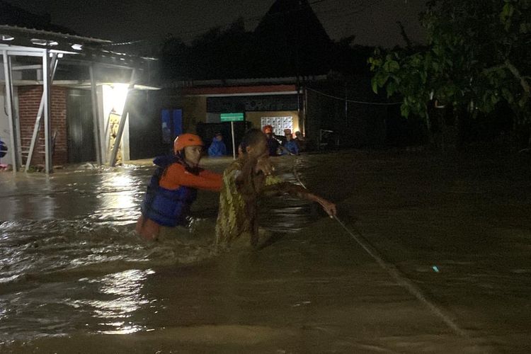 Pemerintah Kota (Pemkot) Semarang menunjukkan kesiapan dalam penanganan darurat banjir yang melanda sejumlah titik di Kecamatan Tembalang pada Senin (16/2/2026) dini hari. 
