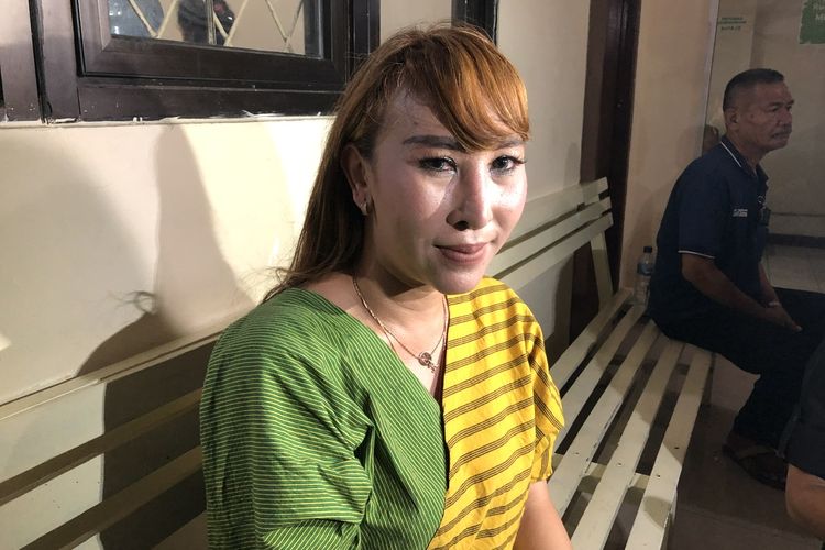 Henny Mona saat dijumpai di Pengadilan Negeri Bekasi, Jawa Barat, Rabu (5/2/2020)