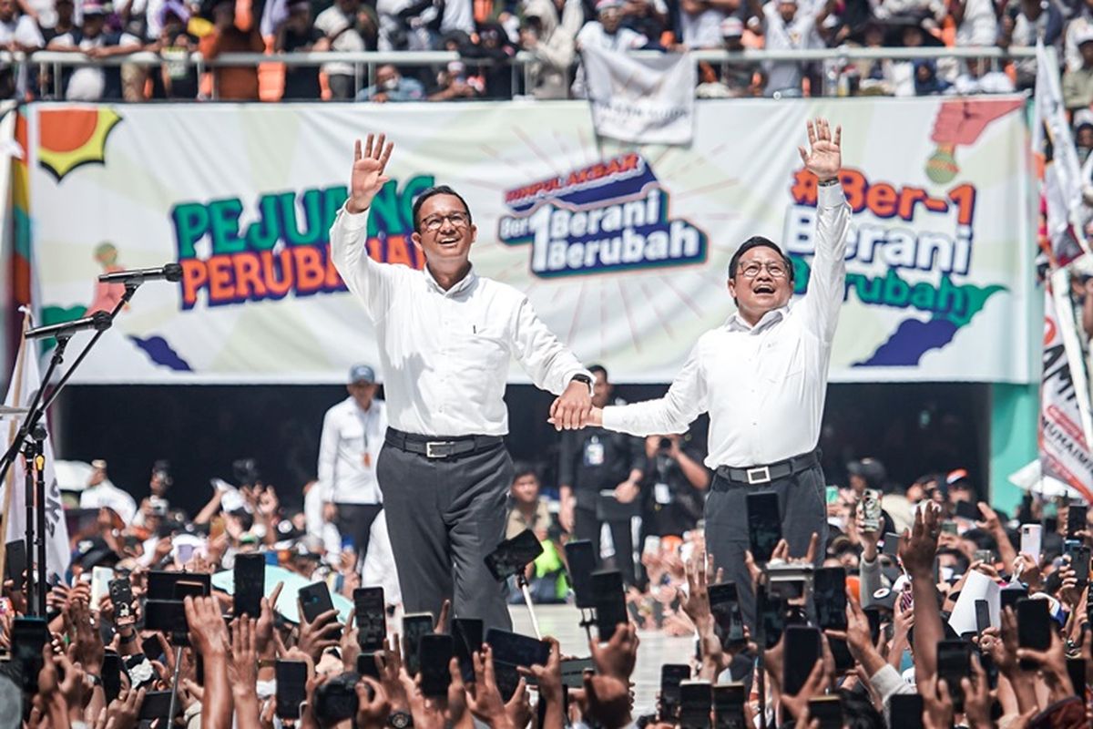 Calon presiden dan wakil presiden nomor urut 1, Anies Baswedan dan Muhaimin Iskandar, dalam Kampanye Akbar bertajuk ?Kumpul Besar Ber1 Berani Berubah? yang digelar di Jakarta Internasional Stadion (JIS), Sabtu (10/2/2024). 