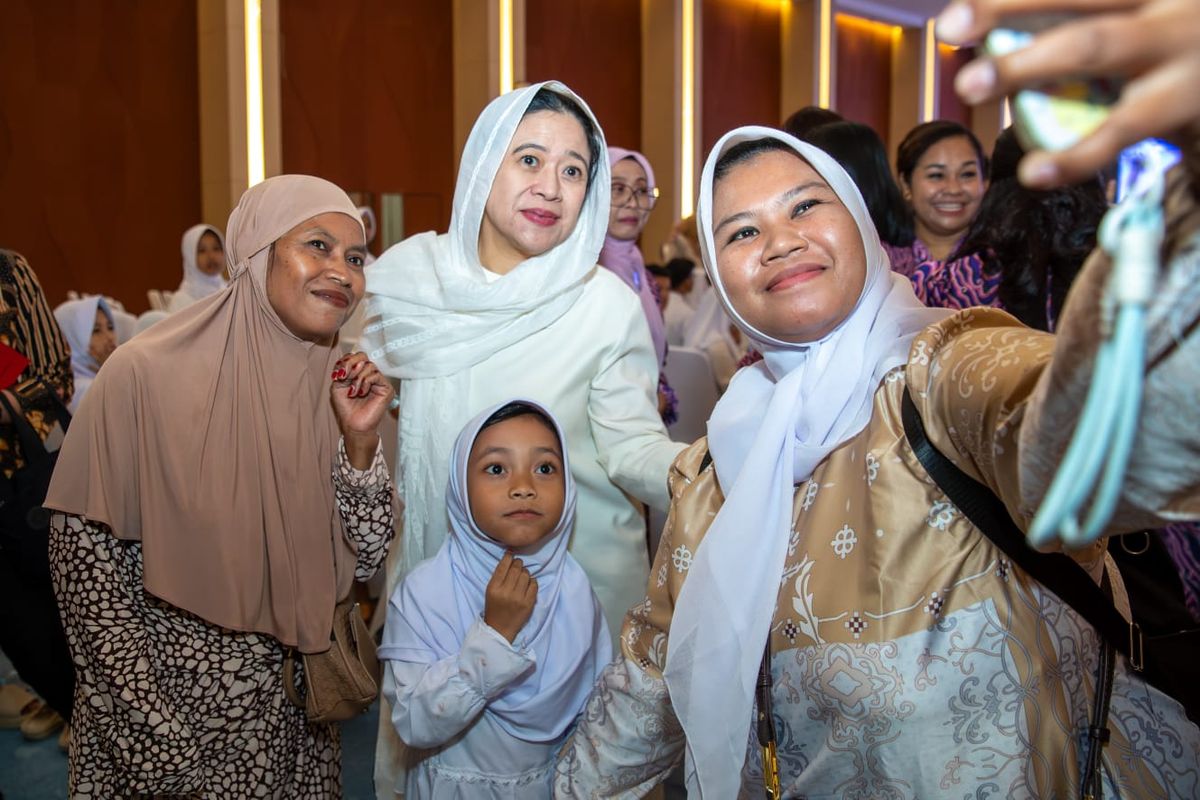 Ketua DPR RI Puan Maharani dalam acara Bakti Sosial yang diinisiasi oleh Persaudaraan Istri Anggota (PIA) DPR RI di Ruang Pustaka Loka, Kompleks Parlemen, Senayan, Jakarta, Kamis (19/2/2026). 
