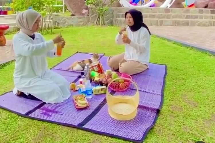 piknik di wisata Villa Khayangan