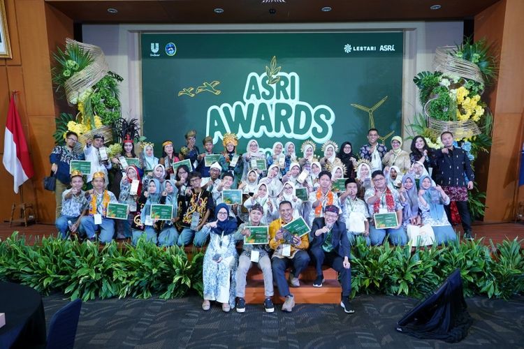 Para pemenang, juri, dan perwakilan ASRI pada acara ASRI Awards.