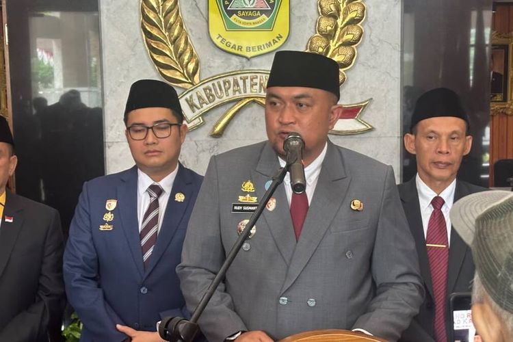 Polemik Tukang Cukur soal Bendera, Bupati Bogor Ajak Warga Jaga Persatuan