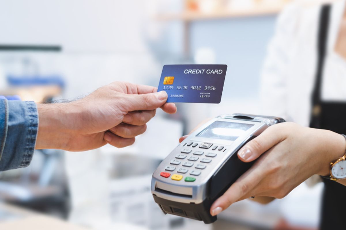 Ilustrasi kartu kredit, belanja dengan kartu kredit. 
