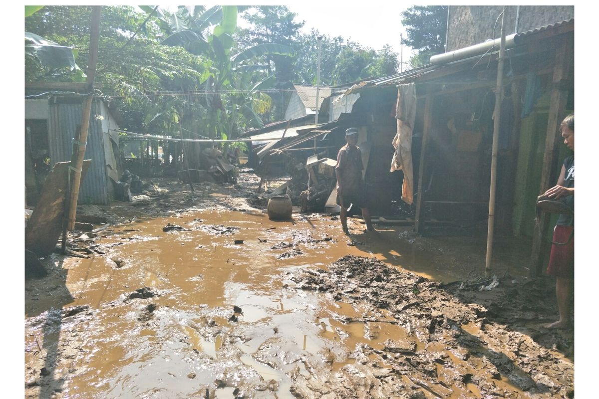 Banjir di Pasir Gunung Selatan, RT 05.RW 07, Kelurahan Tugu, Kecamatan Cimanggis, Depok, Jumat (25/4/2019).