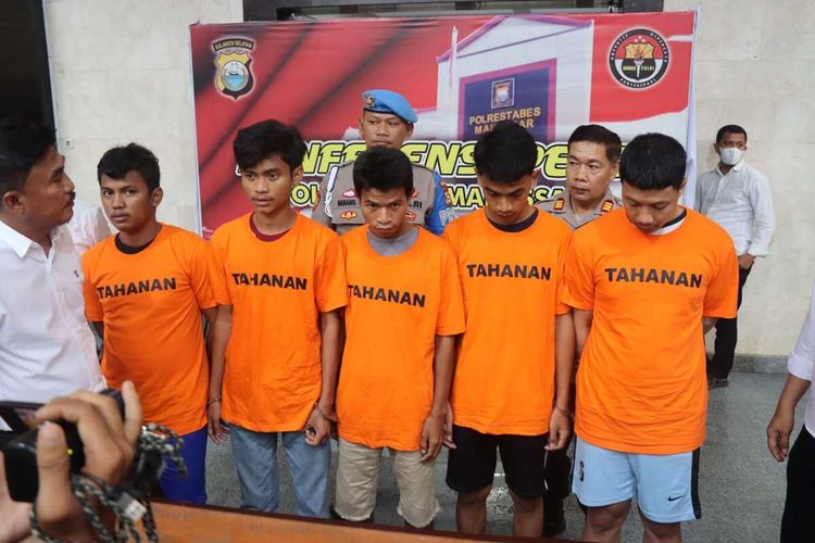 Polrestabes Makassar menangkap 8 orang pelaku pembusuran terhadap anak dibawah umur.