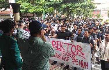 Mahasiswa UIKA Bogor Tuntut Pihak Kampus Usut Kasus Dugaan ...